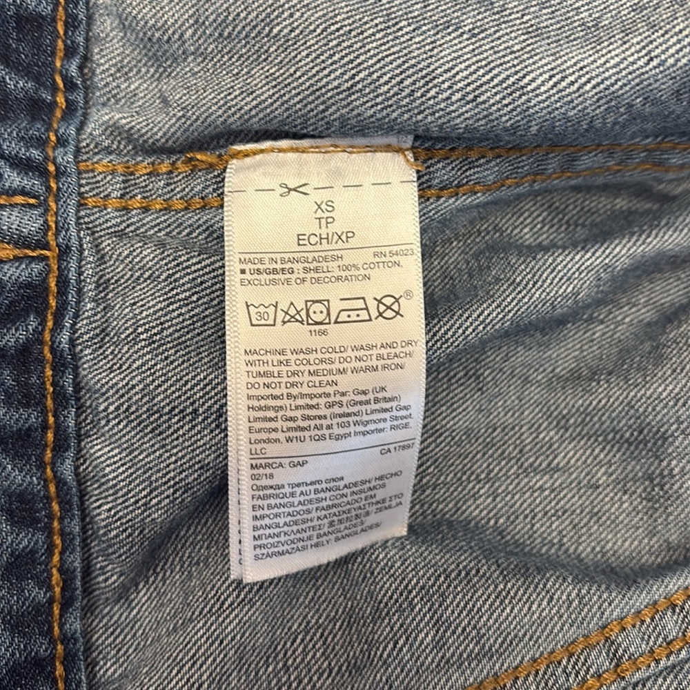 Gap Denim jacket cropped button down front collared Gap on back Size XSmall - Picture 9 of 10